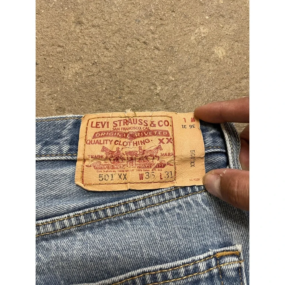 Levis 501 XX Jeans Mens 36x27 Light Wash Blue Straight Leg Button Fly Distressed - Picture 15 of 16